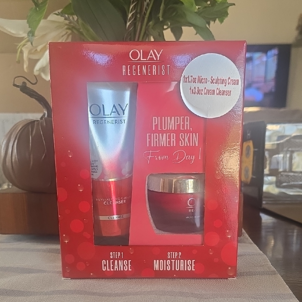 OLAY Regenerist Red Cleanser and Cream Set